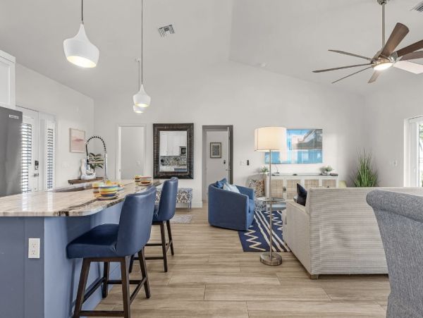 Coastal Paradise in Fort Myers - Luxury Vacation Home 3 Bedroom